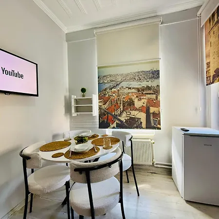 Cozy Yellow Home-2 Apartment *